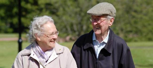 walking-elderly-1080x480-compressor.jpg