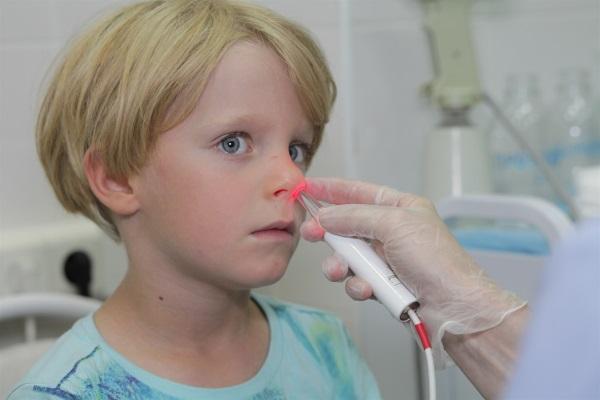 lazernoe-lechenie-adenoidov-u-detej-2.jpg