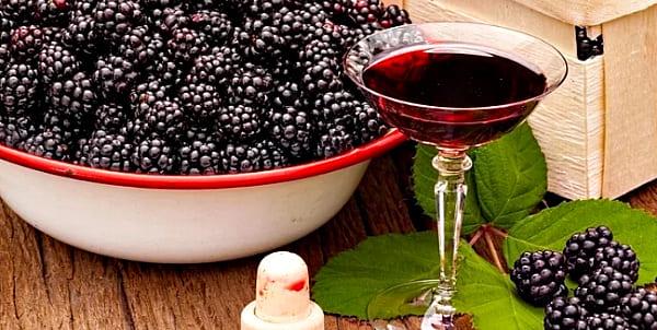 ezhevika-krasnoe-vino.jpg