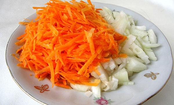 morkovnyj-sok-i-luk-ot-nasmorka.jpg